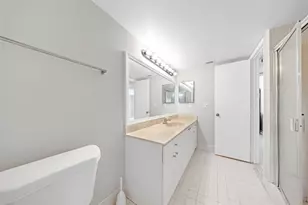 2202 S Cypress Bend Dr, Pompano Beach, FL 33069 - Photo 14