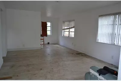 870 SW 28th St, Fort Lauderdale, FL 33315 - Photo 12