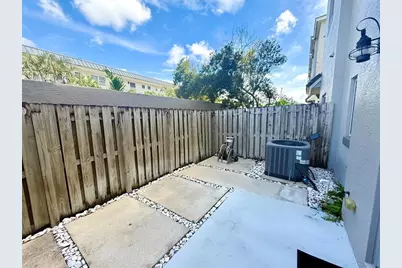 1951  Coral Heights Blvd, Unit #402, Fort Lauderdale, FL 33308 - Photo 18