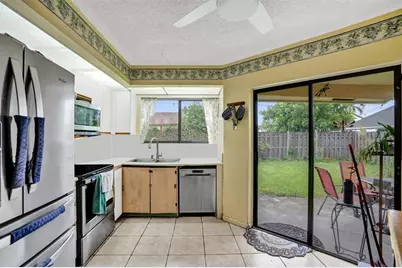 10921 SW 10th Ct, Pembroke Pines, FL 33025 - Photo 18