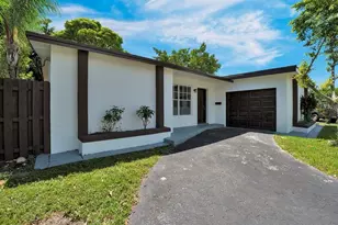 8360 NW 25th Ct, Sunrise, FL 33322 - Photo 4