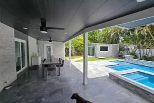 2340 NE 8th Ave, Pompano Beach, FL 33064 - Photo 8