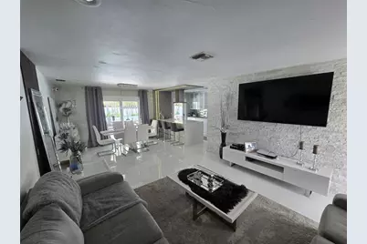 2340 NE 8th Ave, Pompano Beach, FL 33064 - Photo 28