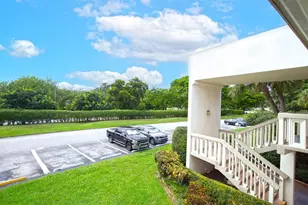 2805 Victoria Way Unit #F 2, Coconut Creek, FL 33066 - Photo 2