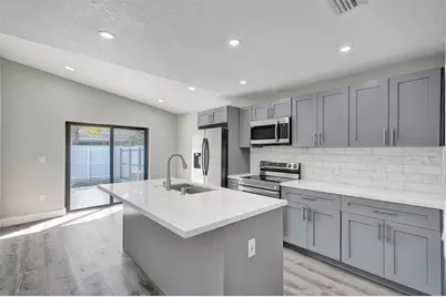 2614 W 65th St, Hialeah, FL 33016 - Photo 14