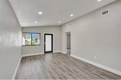 2614 W 65th St, Hialeah, FL 33016 - Photo 12