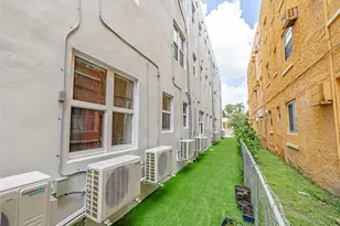 1051 NW 2nd St, Miami, FL 33128 - Photo 4