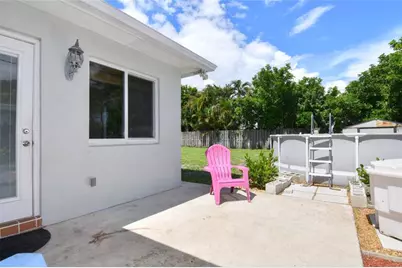 301 SE 12th St, Deerfield Beach, FL 33441 - Photo 30