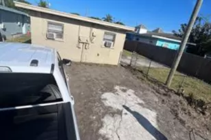 810 N 17th St, Fort Pierce, FL 34950 - Photo 2