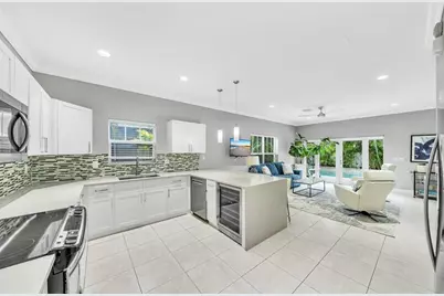 1251 NE 32nd St, Oakland Park, FL 33334 - Photo 20