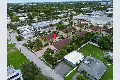 1251 NE 32nd St, Oakland Park, FL 33334 - Photo 52