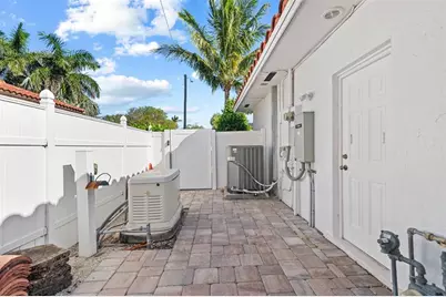 3250  Spanish River Dr, Pompano Beach, FL 33062 - Photo 32