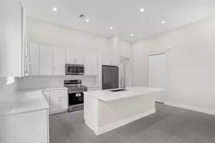 8504 NW 37th Ct, Pembroke Pines, FL 33024 - Photo 10