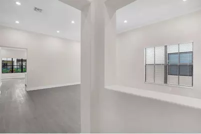 8504 NW 37th Ct, Pembroke Pines, FL 33024 - Photo 6