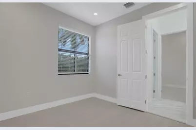 8504 NW 37th Ct, Pembroke Pines, FL 33024 - Photo 20
