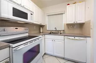 8515 Sunrise Lakes Blvd, Sunrise, FL 33322 - Photo 6