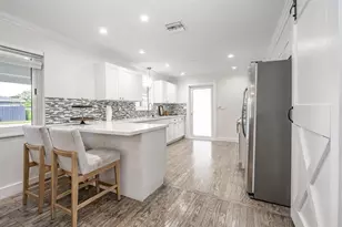 300 NE 43rd St, Oakland Park, FL 33334 - Photo 4