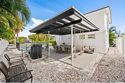 311 SE 3rd Ave, Delray Beach, FL 33483 - Photo 2