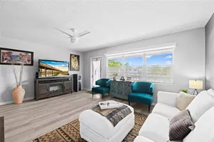 318 Oakridge R, Deerfield Beach, FL 33442 - Photo 2