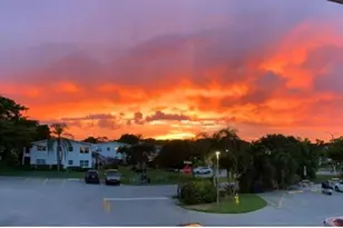 318 Oakridge R, Deerfield Beach, FL 33442 - Photo 8