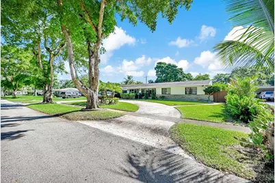 836  Orchid Dr, Plantation, FL 33317 - Photo 1