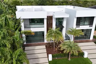 681 Golden Harbour Dr, Boca Raton, FL 33432 - Photo 2