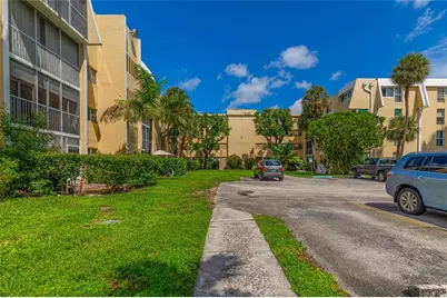 942 NE 199th St, Unit #401, Miami, FL 33179 - Photo 30