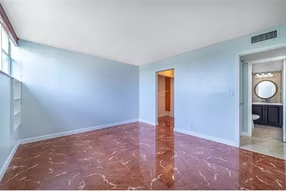 942 NE 199th St, Unit #401, Miami, FL 33179 - Photo 14