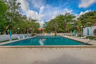 942 NE 199th St, Miami, FL 33179 - Photo 24