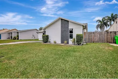 11831 NW 38th Pl, Sunrise, FL 33323 - Photo 2