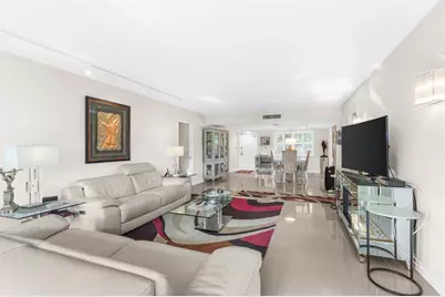 3800  Oaks Clubhouse Dr, Unit #110, Pompano Beach, FL 33069 - Photo 44