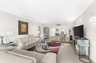 3800 Oaks Clubhouse Dr, Pompano Beach, FL 33069 - Photo 44