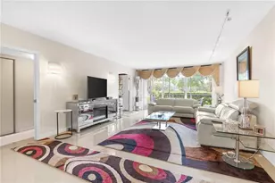 3800 Oaks Clubhouse Dr, Pompano Beach, FL 33069 - Photo 2