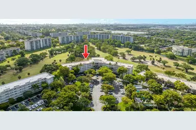 3800  Oaks Clubhouse Dr, Unit #110, Pompano Beach, FL 33069 - Photo 10