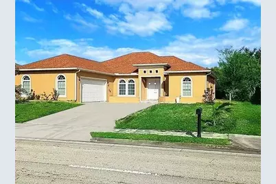 1711 SE Airoso Blvd, Port Saint Lucie, FL 34984 - Photo 1