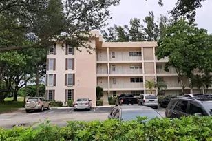 3051 S Palm Aire Dr, Pompano Beach, FL 33069 - Photo 2