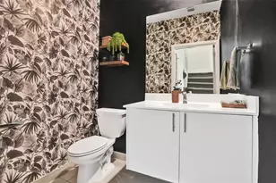 8001 NW 41st St, Doral, FL 33166 - Photo 16