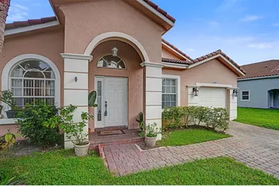 1885 NW 74th Way, Pembroke Pines, FL 33024 - Photo 4