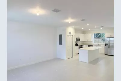 154 SE 10th Ct, Florida City, FL 33034 - Photo 2