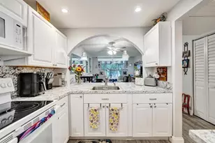 9480 Poinciana Pl, Davie, FL 33324 - Photo 8