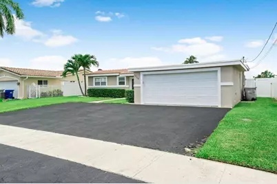 949 SE 10th Ct, Pompano Beach, FL 33060 - Photo 1