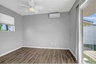 949 SE 10th Ct, Pompano Beach, FL 33060 - Photo 22