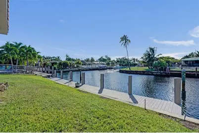 949 SE 10th Ct, Pompano Beach, FL 33060 - Photo 10