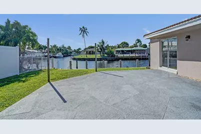 949 SE 10th Ct, Pompano Beach, FL 33060 - Photo 48