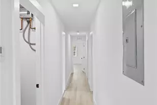 1402 NE 34th St, Oakland Park, FL 33334 - Photo 42