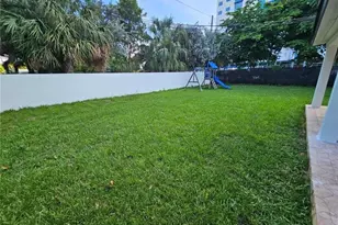 10680 SW 4th St, Sweetwater, FL 33174 - Photo 6