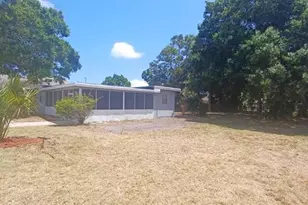 1810 S 32nd St, Fort Pierce, FL 34947 - Photo 2