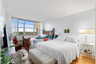 1200 Saint Charles Place #PH 21, Pembroke Pines, FL 33026 - Photo 2