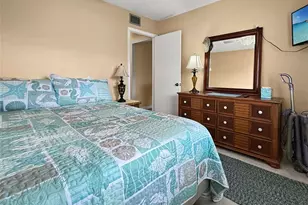 320 Knotty Pine Cir, Greenacres, FL 33463 - Photo 6