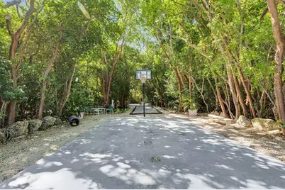 97652  Overseas Hwy, Unit #M8, Key Largo, FL 33037 - Photo 38